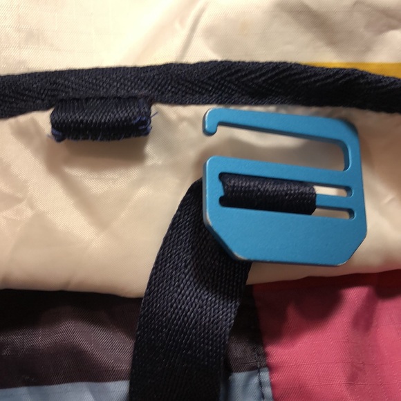 LeSportsac Retired Rainbow Lightweight Nylon Messenger Bag w Upgraded Closure - Picture 4 of 12